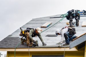 Read more about the article The Benefits of Hiring a Roofing Specialist: Experts for Quality Results